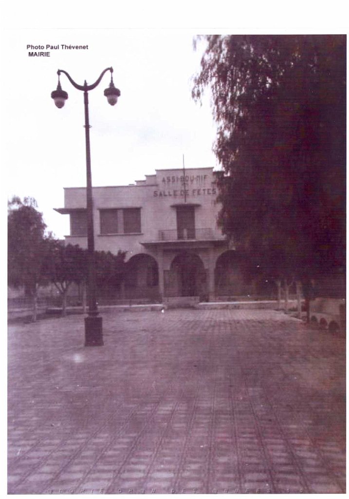 ASSI BOU NIF LA MAIRIE ET LA SALLE DES FETES.JPG